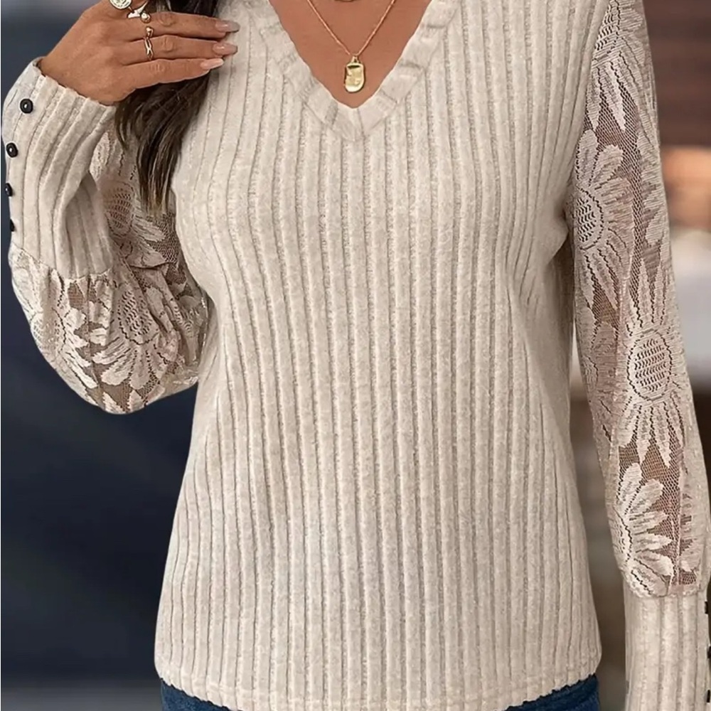 Elegant Cream Sweater with Lace Sleeves - Picture 4 of 4